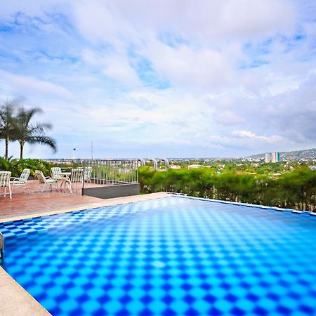 Eon Centennial Soho Hotel Cebu Buitenkant foto
