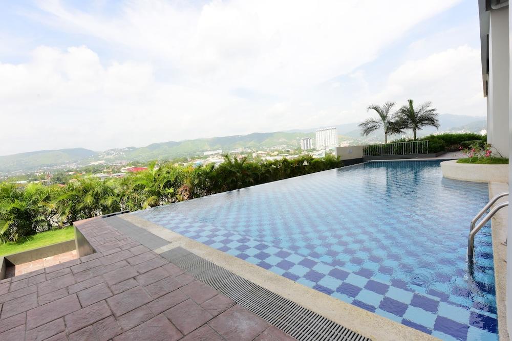 Eon Centennial Soho Hotel Cebu Buitenkant foto